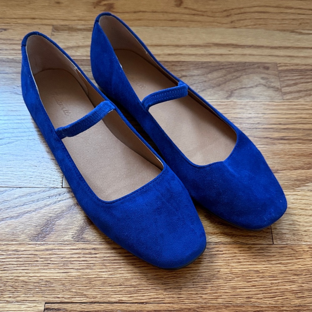 Madewell Greta flat in blue suede, size 8